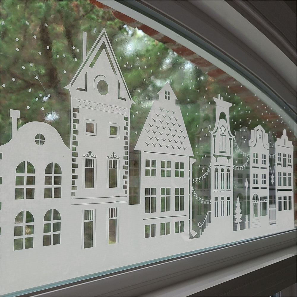 Window Flakes bordure face avant affichant scène de rue victorienne, apporte charme festif