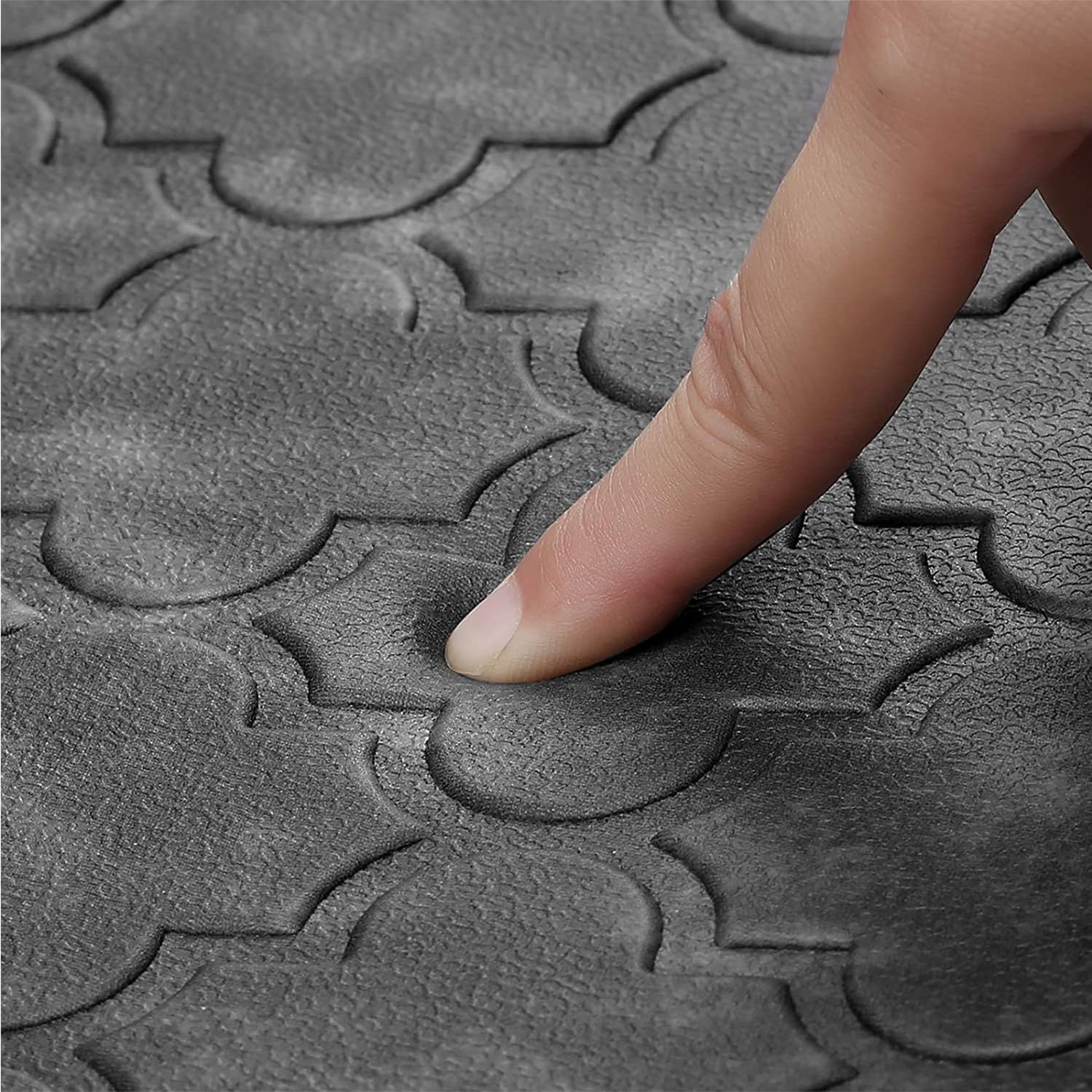 WISELIFE tapis comparé à une chaise pour visualiser les dimensions pratiques