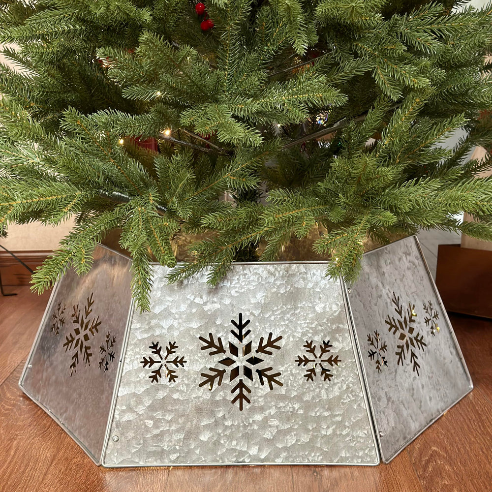 WKHOMEDECO collerette face avant cachant le pied du sapin, look ferme chic