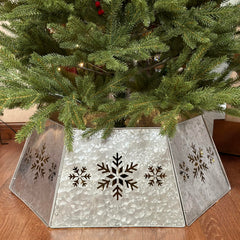WKHOMEDECO collerette face avant cachant le pied du sapin, look ferme chic