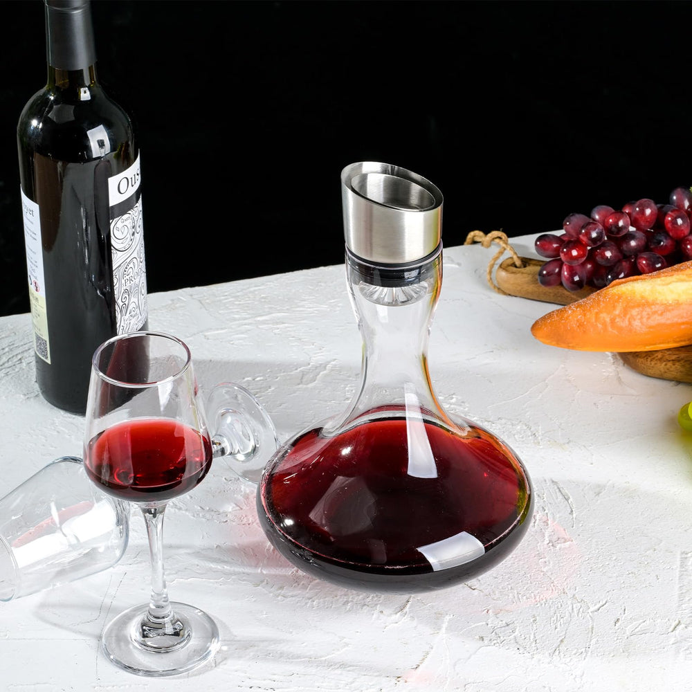Wlasss carafe en service versant du vin pour un service propre
