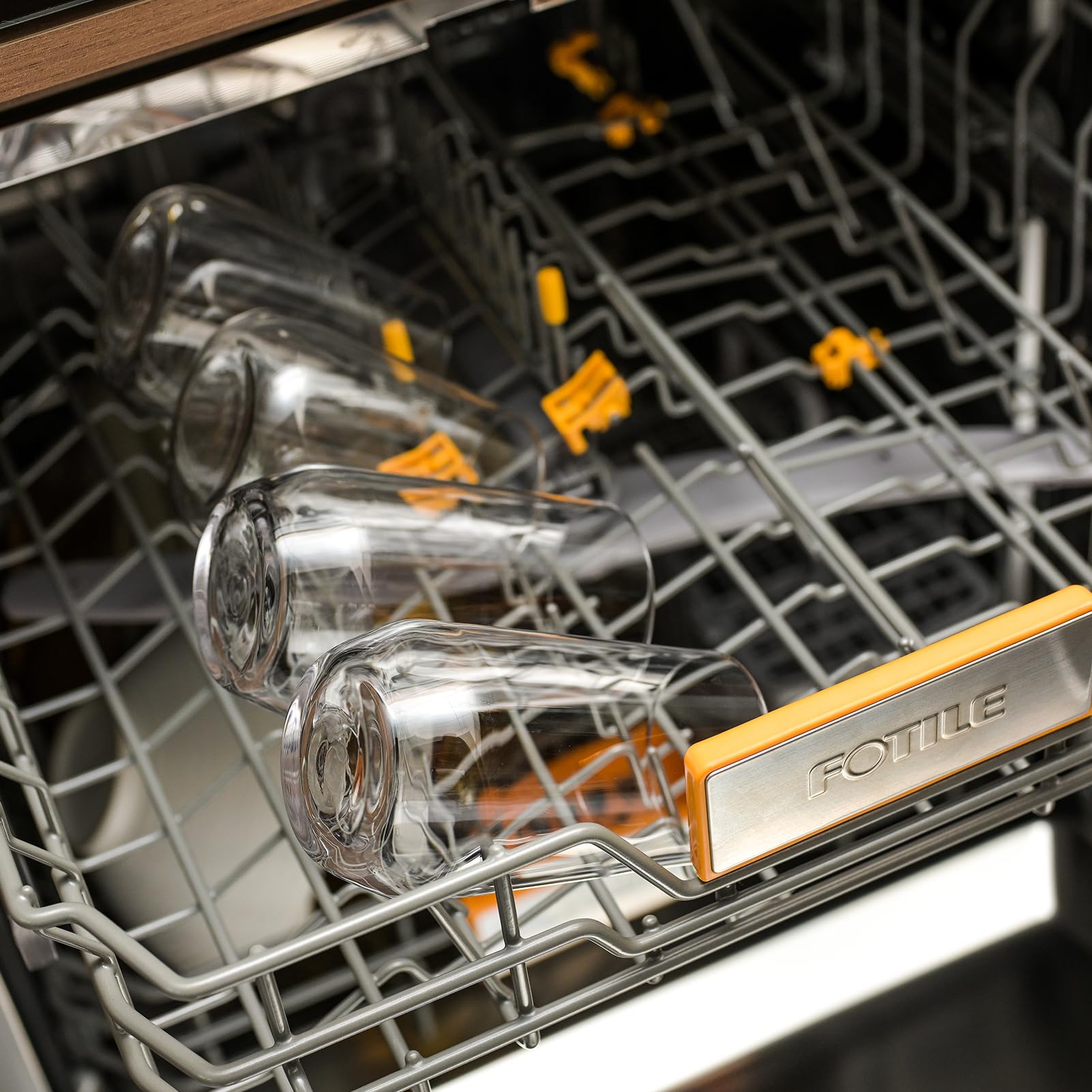 Wlasss verre à côté d'un ustensile pour comparer la taille et capacité