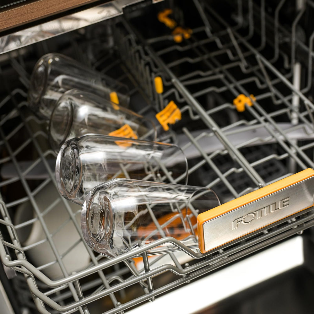 Wlasss verre à côté d'un ustensile pour comparer la taille et capacité