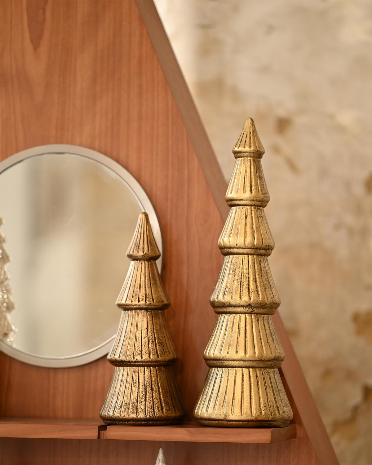 WONDROUS' DECO sapin devanture montrant silhouette élégante et attrait festif
