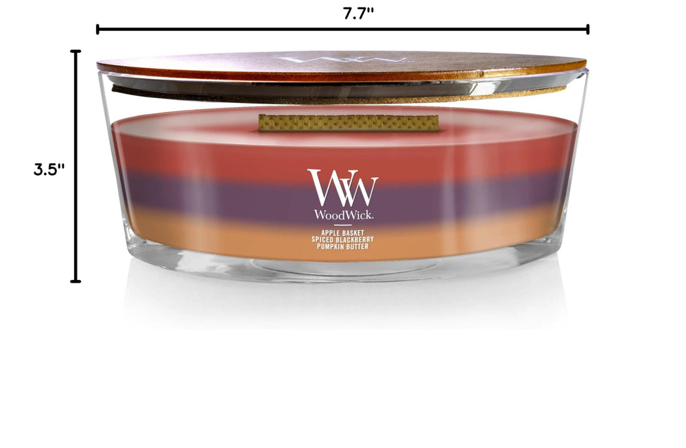 WoodWick bougie 16 oz à côté d’un objet pour comparaison d’échelle pratique