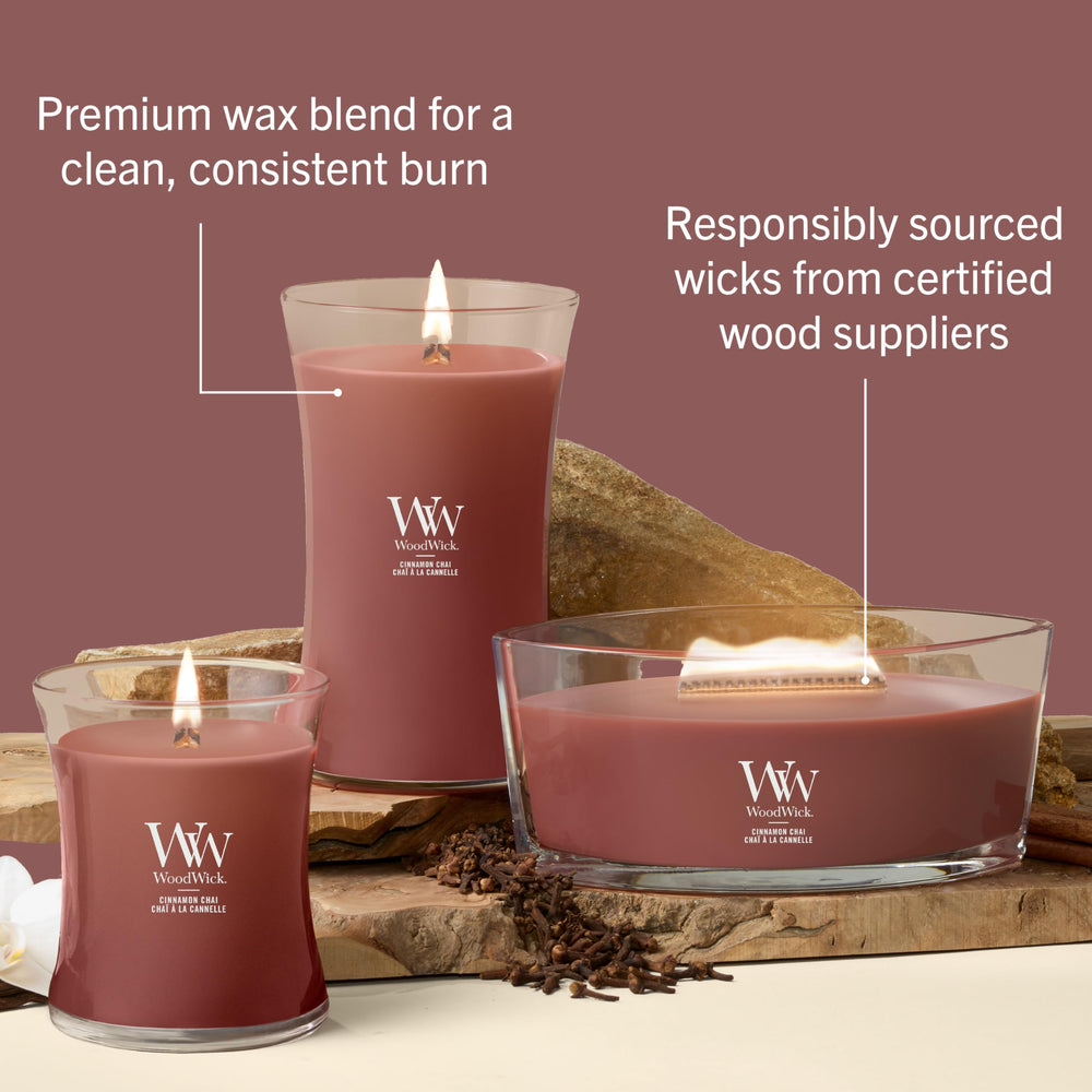 WoodWick bougie allumée illustrant flamme stable et diffusion rapide