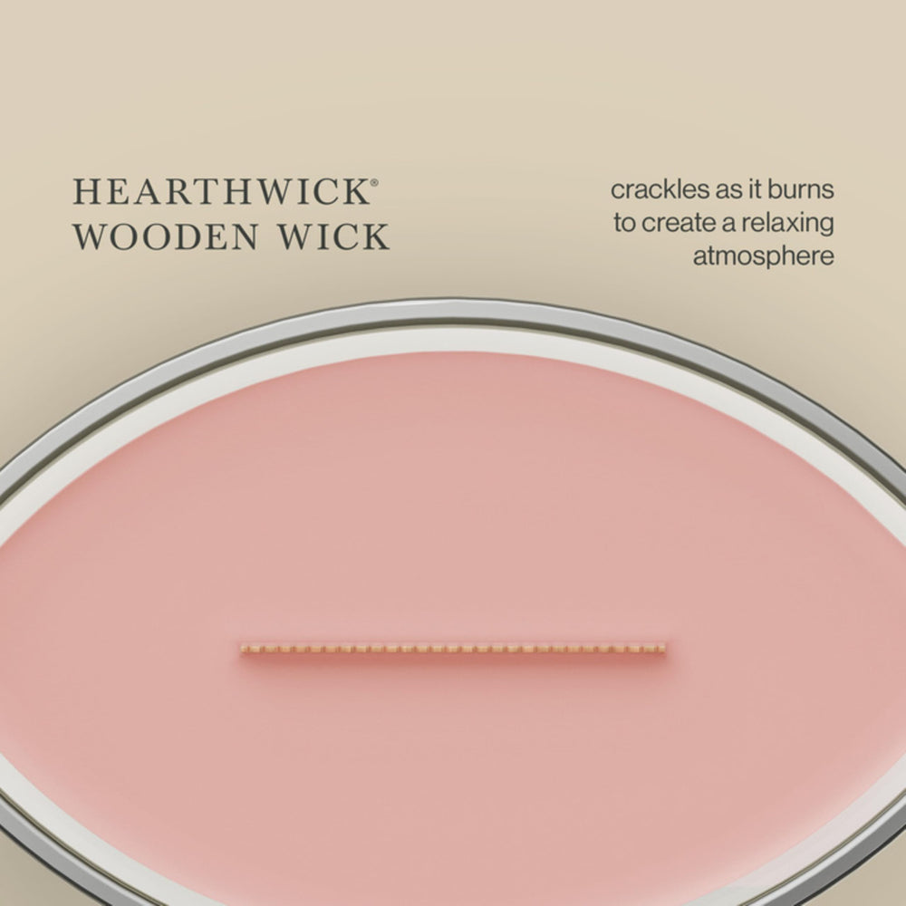 WoodWick(ウッドウィック) bougie allumée dans salon créant ambiance cosy