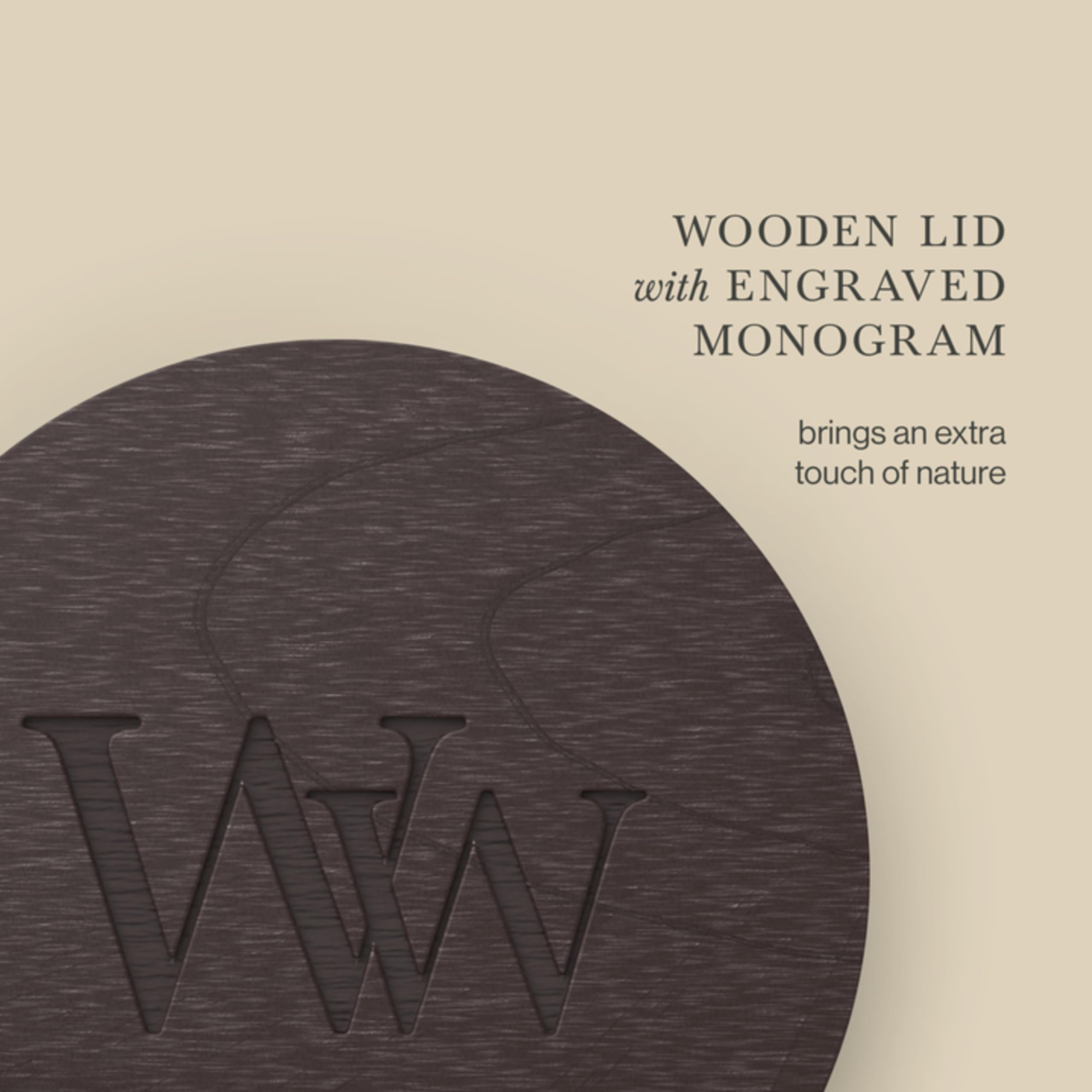 WoodWick comparaison taille avec main montrant robustesse et grande contenance