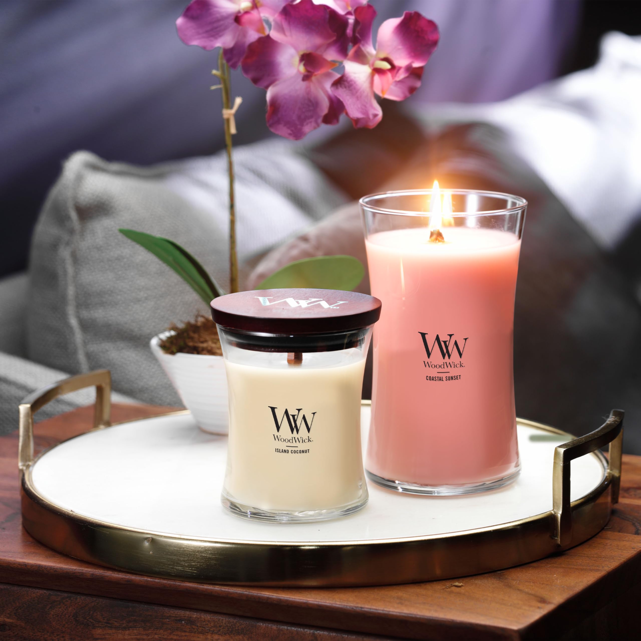 WoodWick(ウッドウィック) bougie allumée dans un salon, crée une atmosphère relaxante