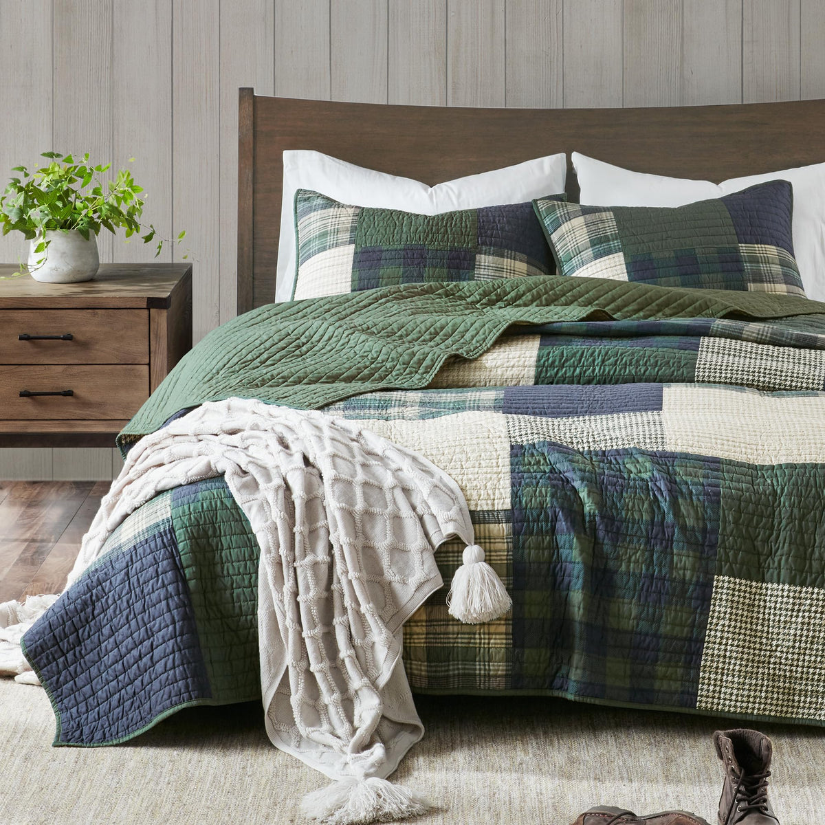Woolrich Mill Creek devant du couvre-lit affichant le motif patchwork et ambiance lodge