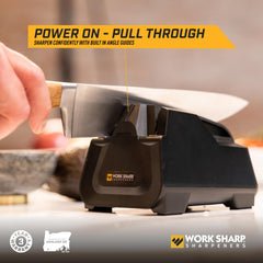 Work Sharp en action affûtant couteau de chef pour coupes précises