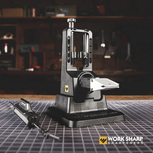 WORK SHARP pince v-block en gros plan assurant maintien sûr et angles constants
