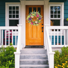WreathDream sur porche couvert illustrant décoration extérieure protégée