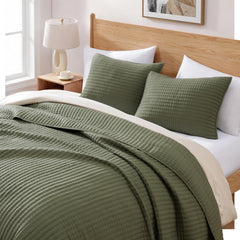 WRENSONGE gros plan motif carré cousu soulignant durabilité et style moderne