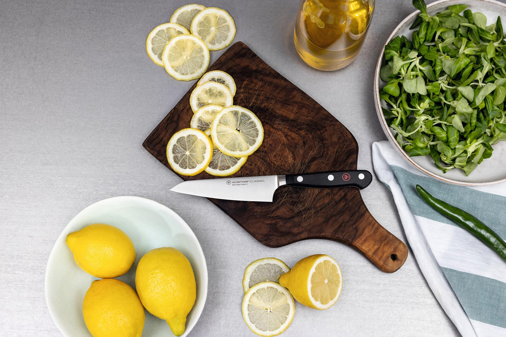 Wüsthof couteau dans coin cuisine stylisé suggérant usage quotidien
