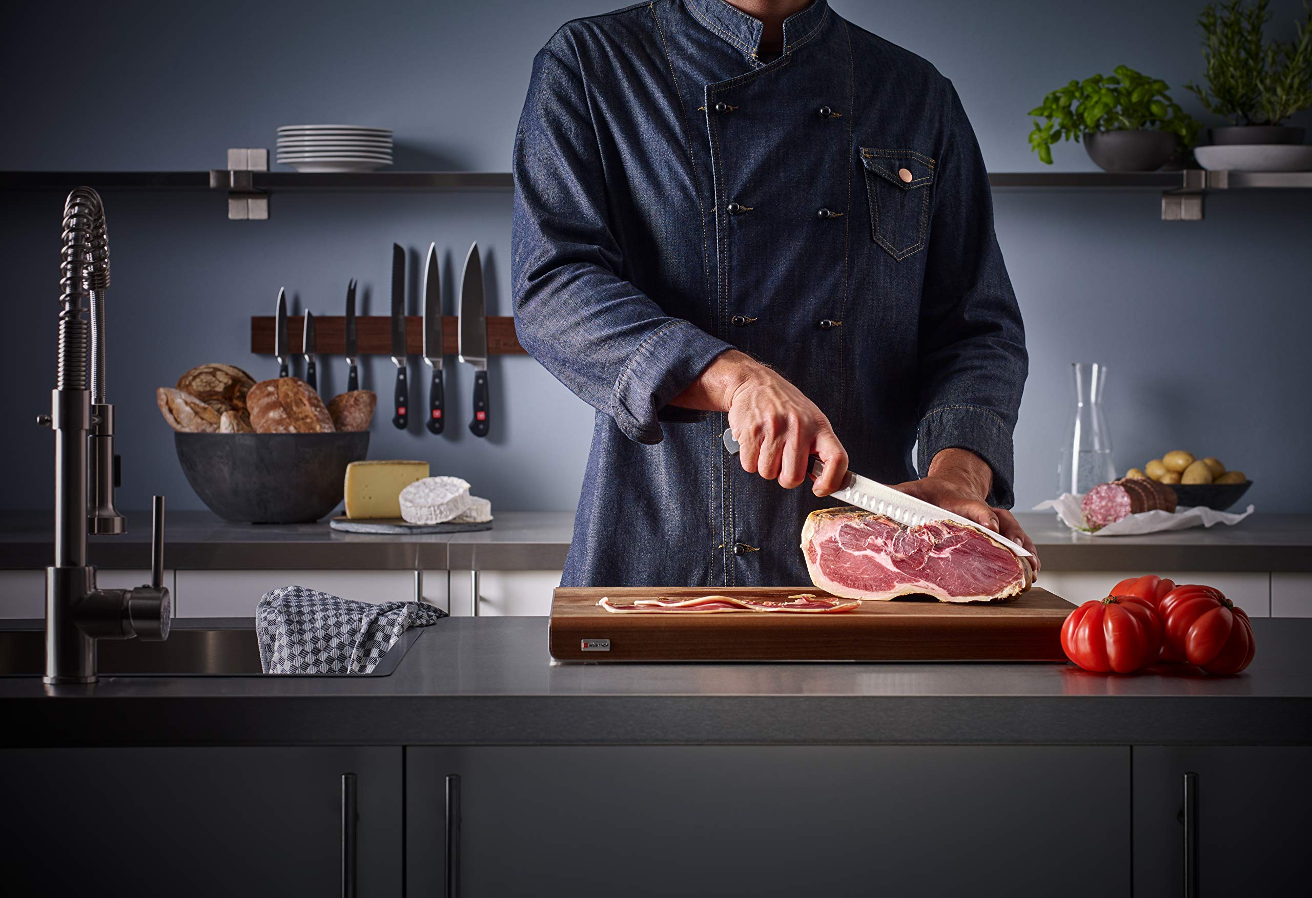 Wüsthof comparaison d’échelle montrant longueur 8" du couteau et 6" de la fourchette