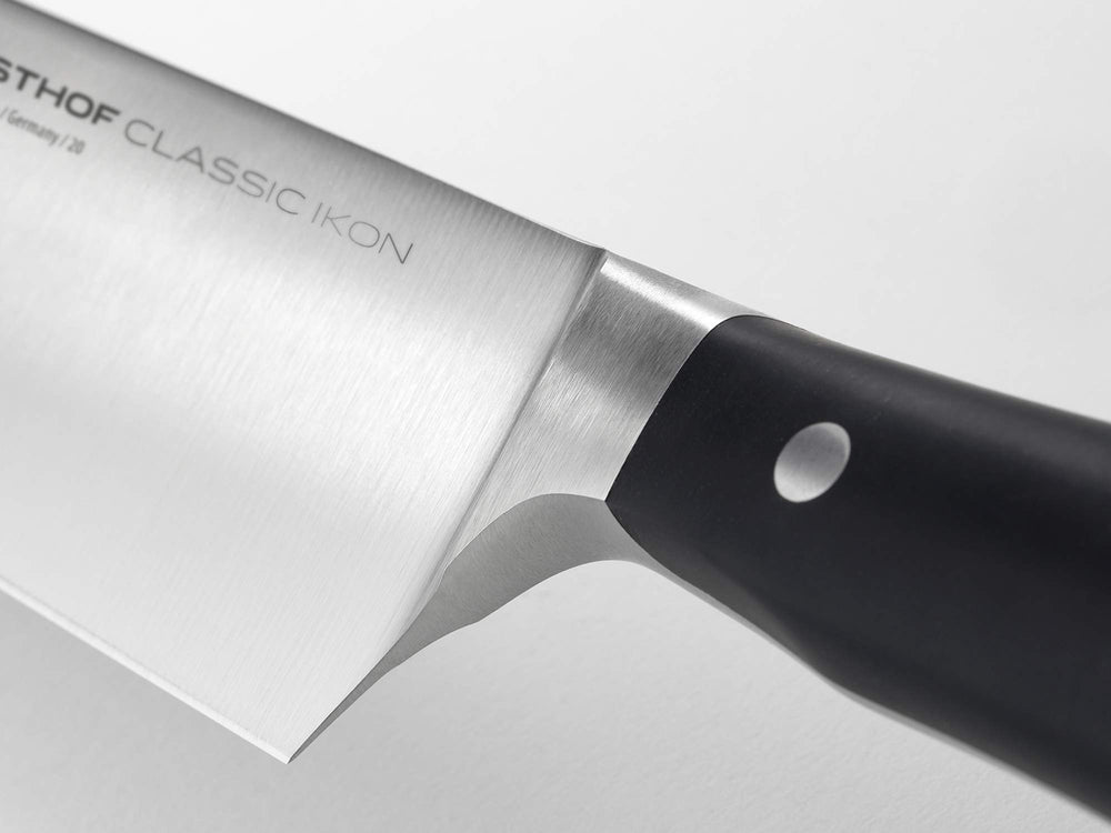 Wüsthof détail du manche Classic Ikon ergonomique pour confort
