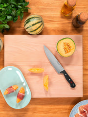 Wüsthof couteau 8" en action découpant légumes, efficacité pour préparation rapide