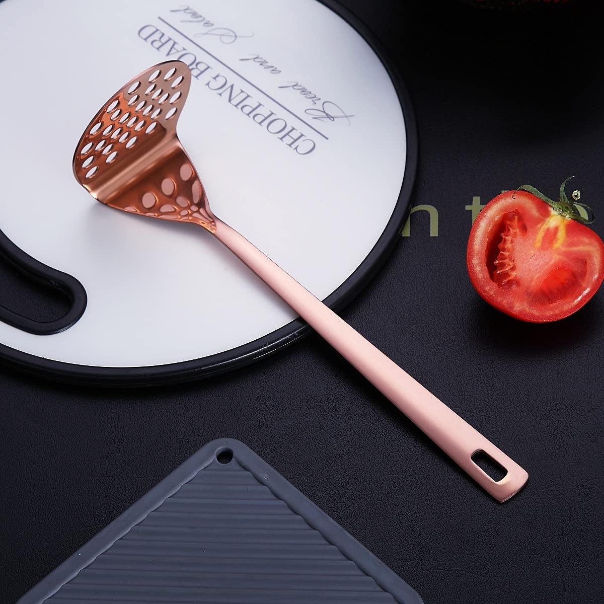 WYZE ustensiles en action pour cuisson sans déformation ni rayure