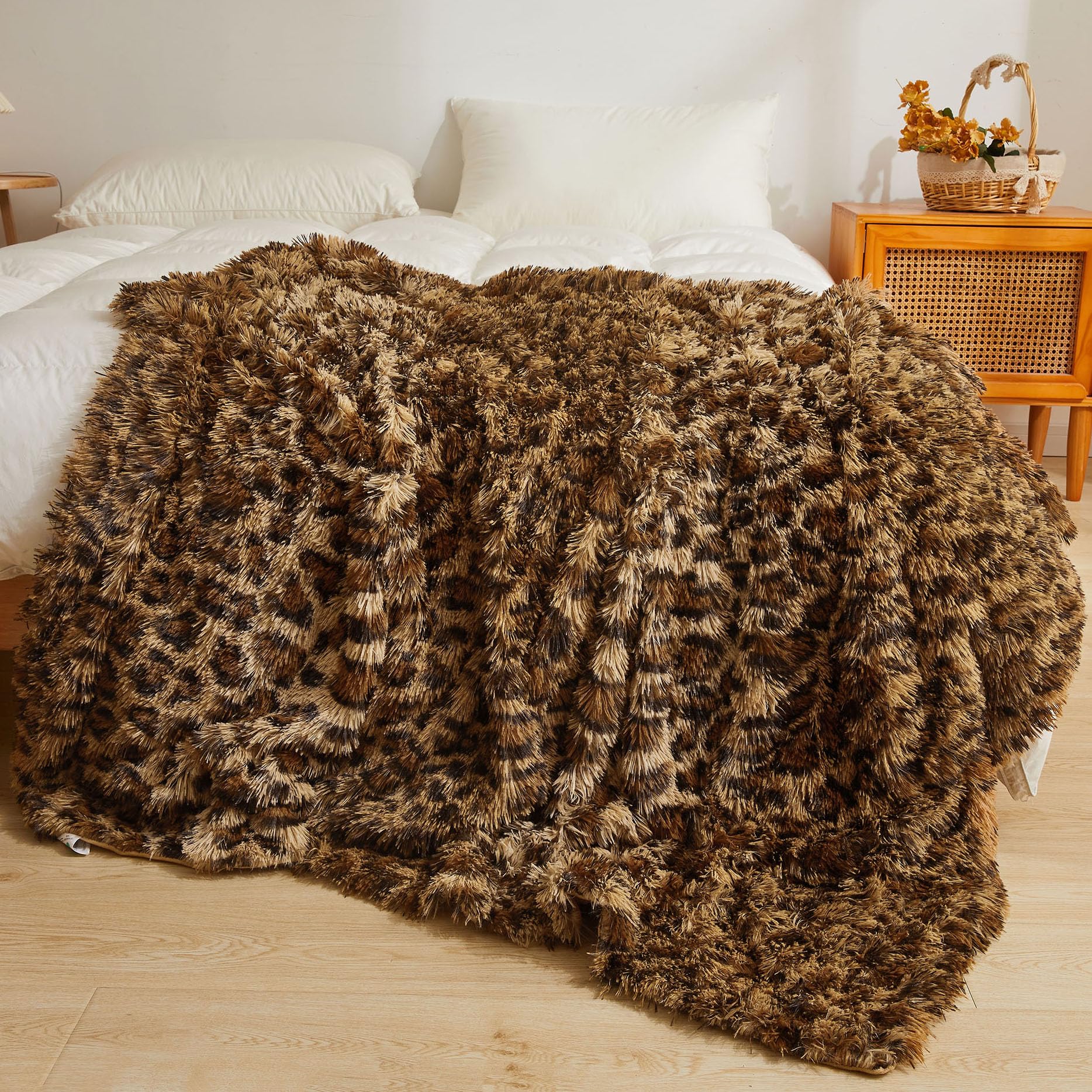 XeGe plaid face avant montrant motif léopard et style luxueux