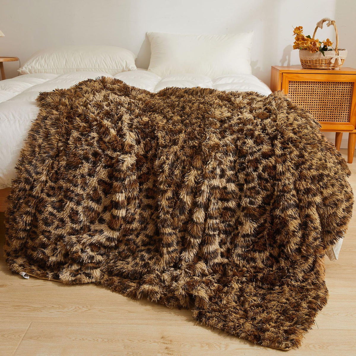 XeGe plaid face avant montrant motif léopard et style luxueux