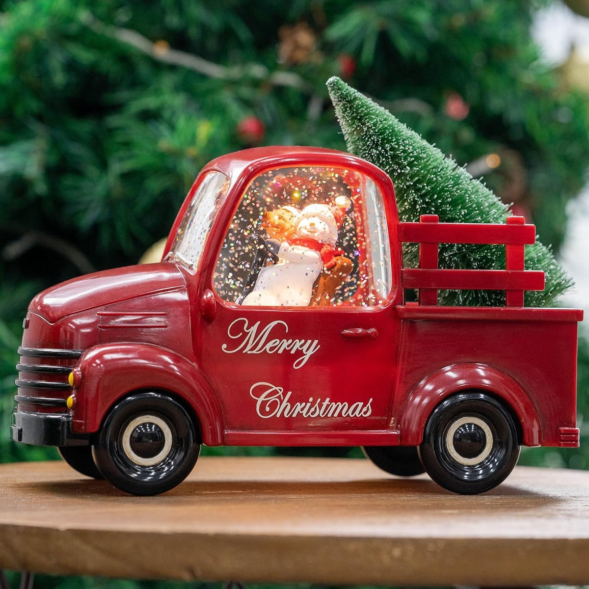 Xindian camion rouge vue face montrant scène festive et charme décoratif