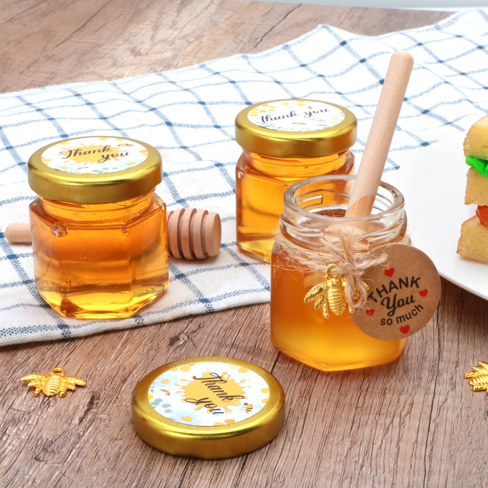 XING-RUIYANG mise en scène sur table de fête illustrant présentation et thème abeille