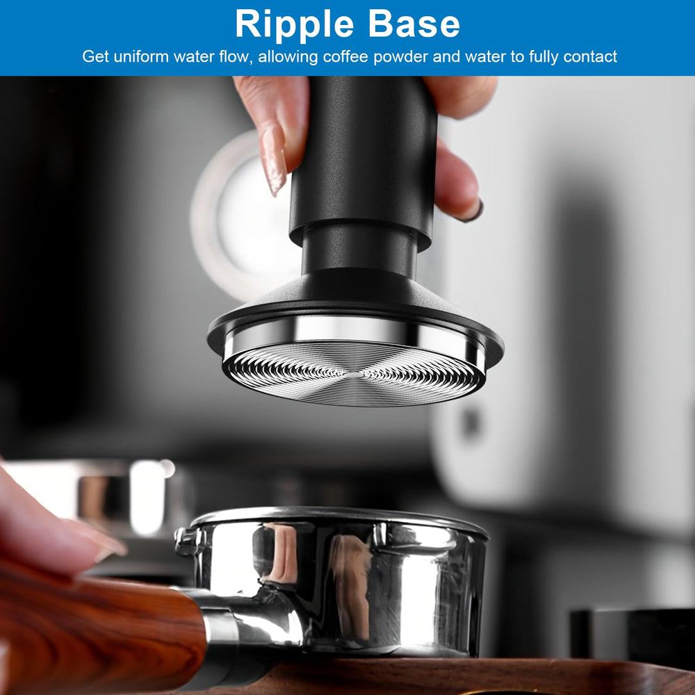 XIXUBX tamper en main montrant l'échelle et ergonomie pour usage quotidien