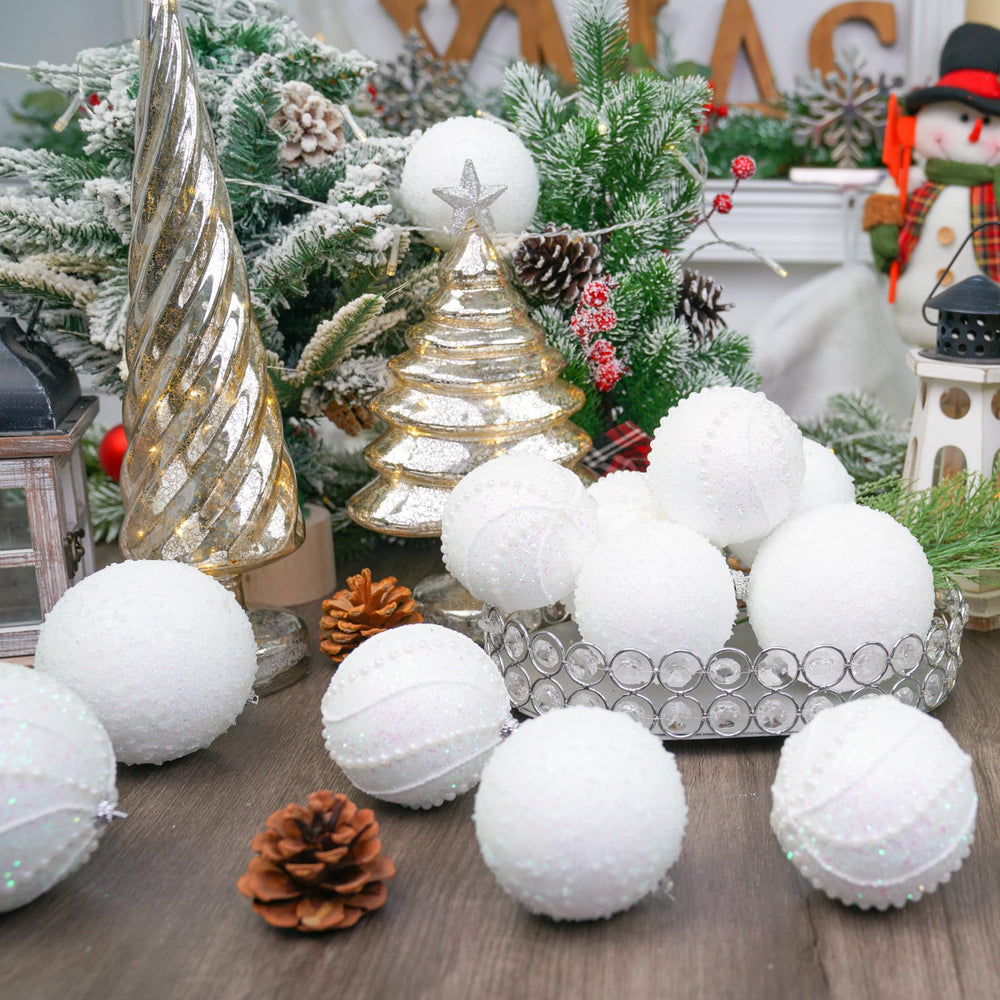 XmasExp boules suspendues sur sapin, look festif complet