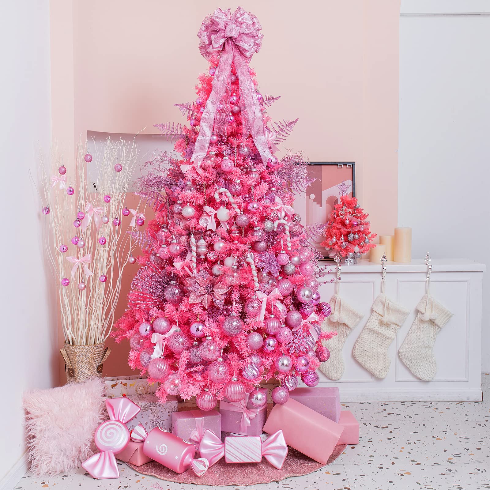 XmasExp sapin décoré en situation réelle illustrant harmonie rose et ambiance festive