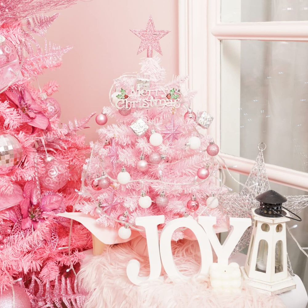 XmasExp sapin à l'échelle près d'un livre pour comparaison taille