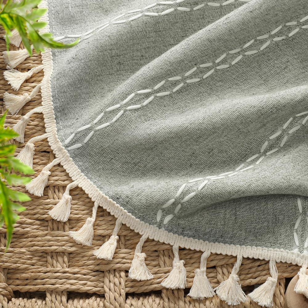 XOGUIBO pompons et broderies, finition artisanale apportant caractère