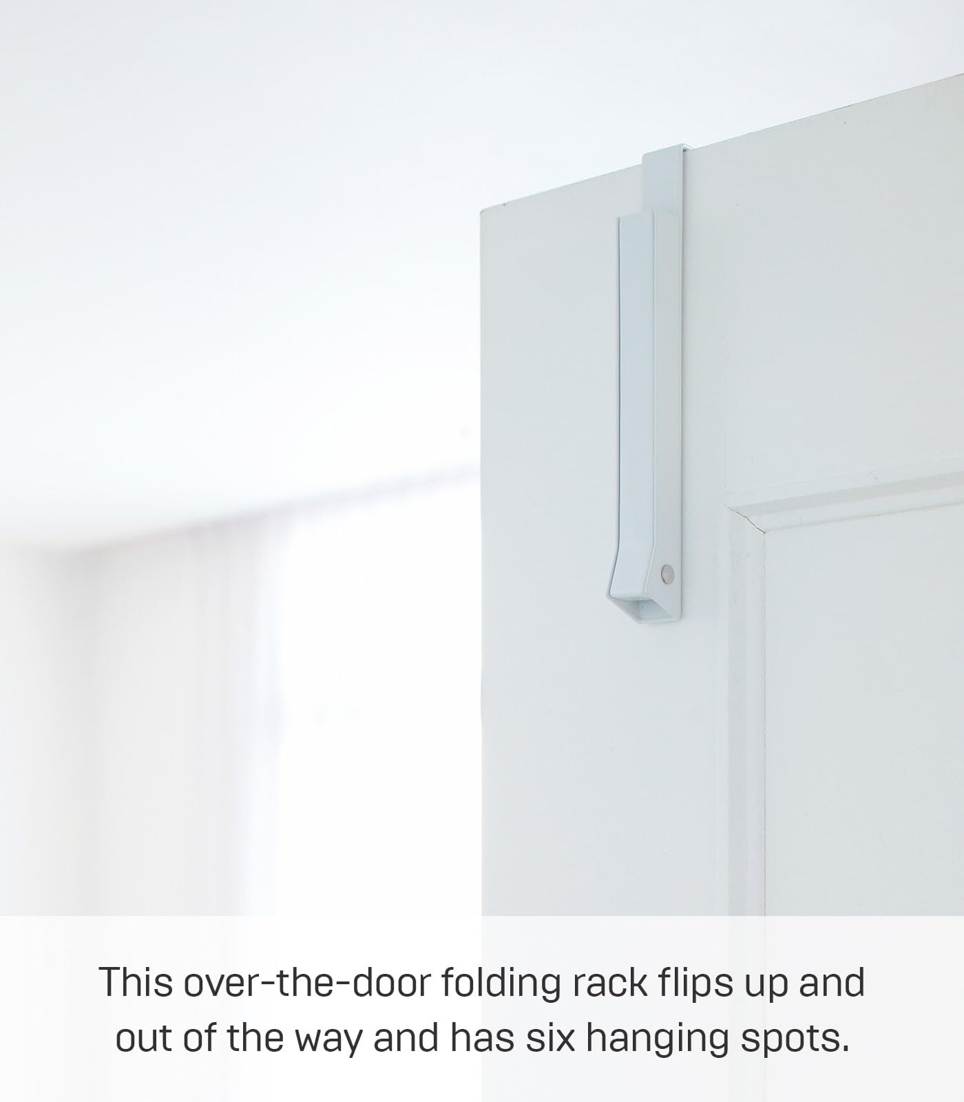 YAMAZAKI comparaison d'échelle à côté d'une porte pour visualiser la taille