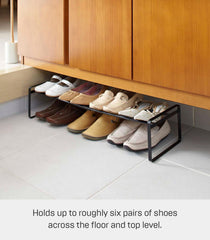 YAMAZAKI étagère en situation avec chaussures, organisation claire