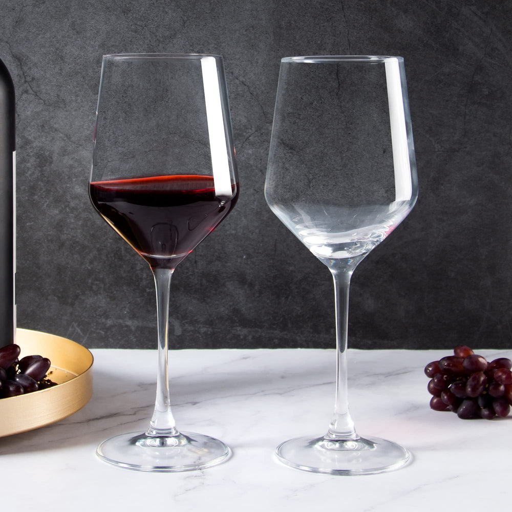 YANGNAY verres en usage lors d'une dégustation améliorant l'aération
