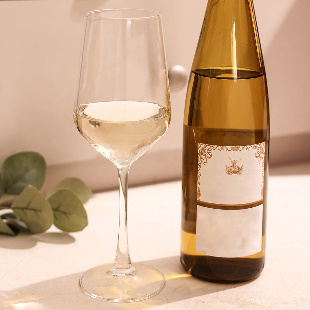 Verre YANGNAY présenté sur une table de dîner stylée pour une ambiance conviviale