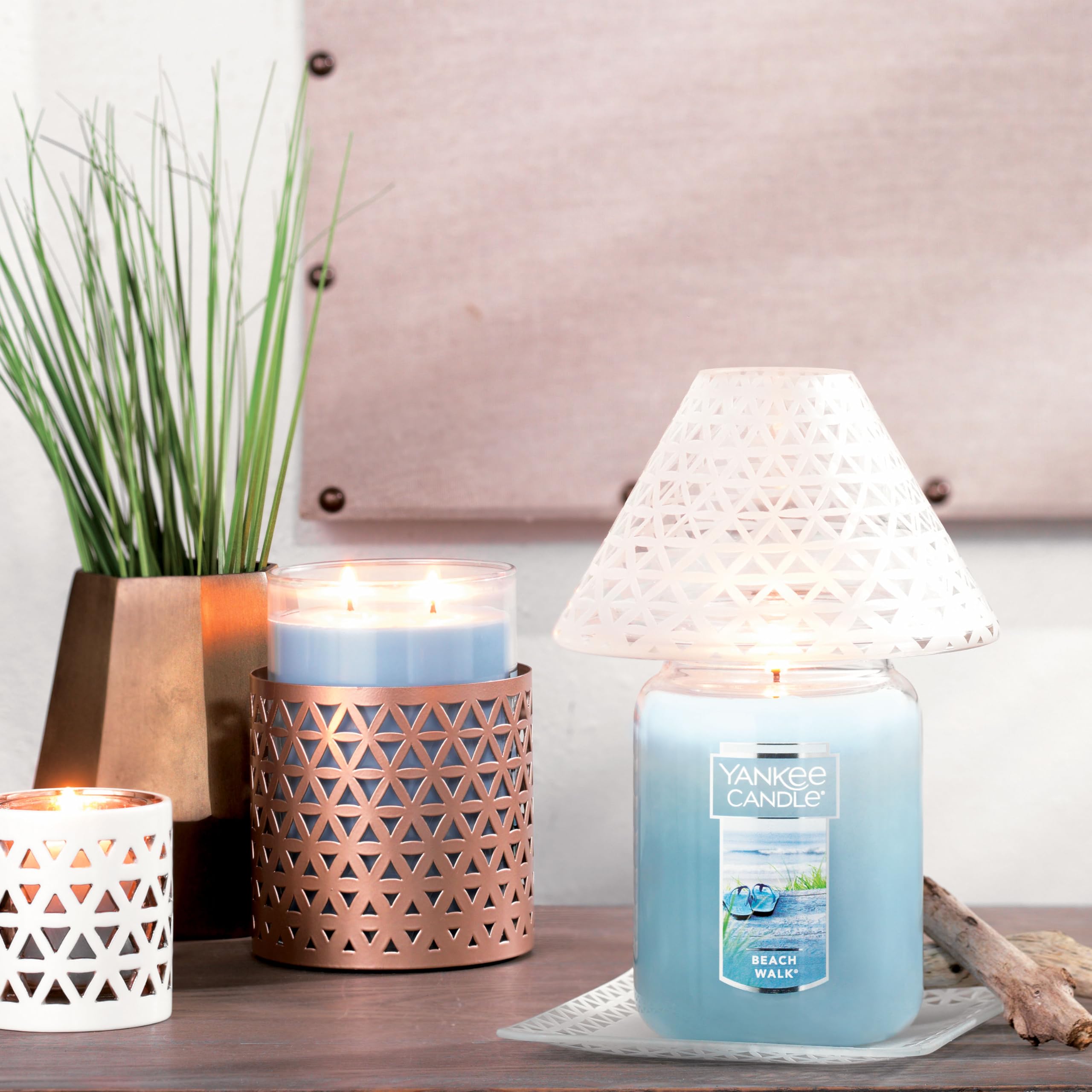 Yankee Candle couvercle et étiquette affichant parfum Beach Walk et infos