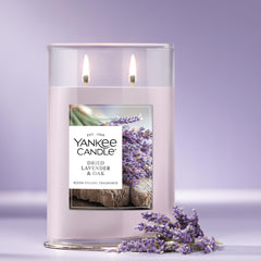 Yankee Candle couvercle brossé utilisé comme repose-bougie pratique