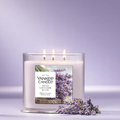 Yankee Candle gros plan de la cire végétale offrant combustion propre