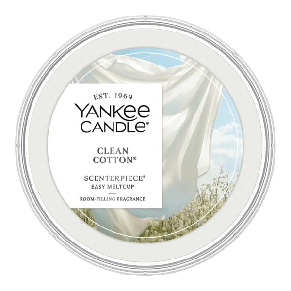 Yankee Candle comparaison d'échelle avec une main pour visualiser la taille compacte