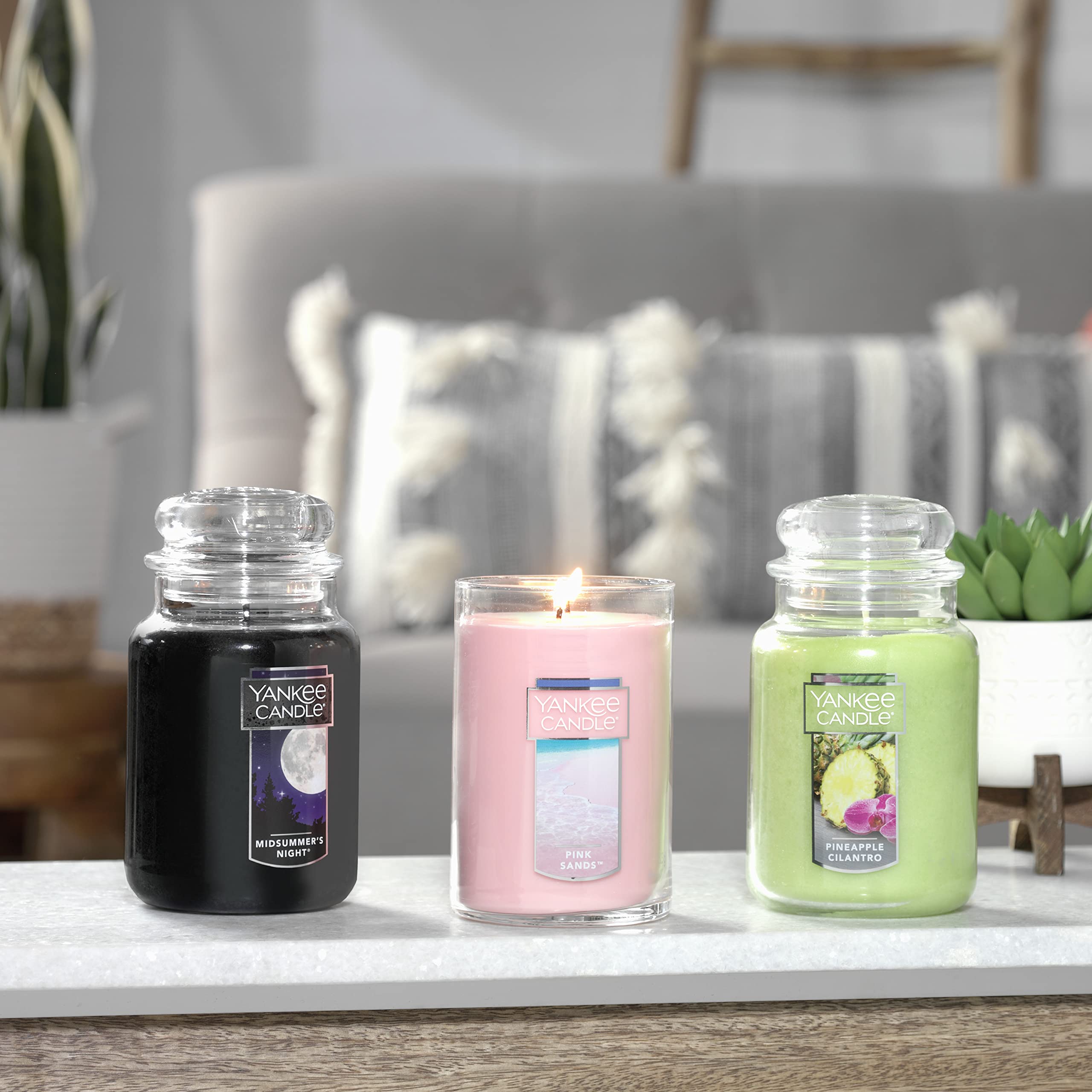 Yankee Candle comparaison d’échelle montre taille 22 oz pour longue durée