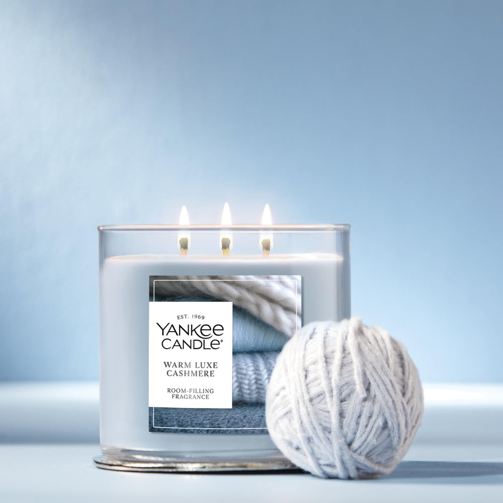 Yankee Candle focus sur l'étiquette indiquant les notes crémeuses et boisées