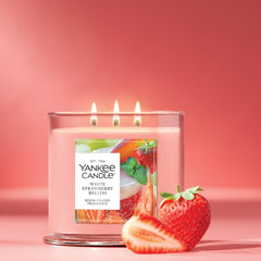 Yankee Candle gros plan sur la cire illustrant la texture et le parfum fruité