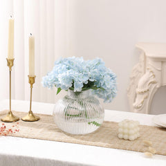 YANWE1 vase en situation salon apportant touche décorative chaleureuse