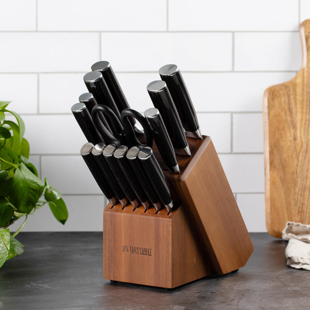 Yatoshi Knives ciseaux démontables en action démontrant utilité et facilité d'entretien
