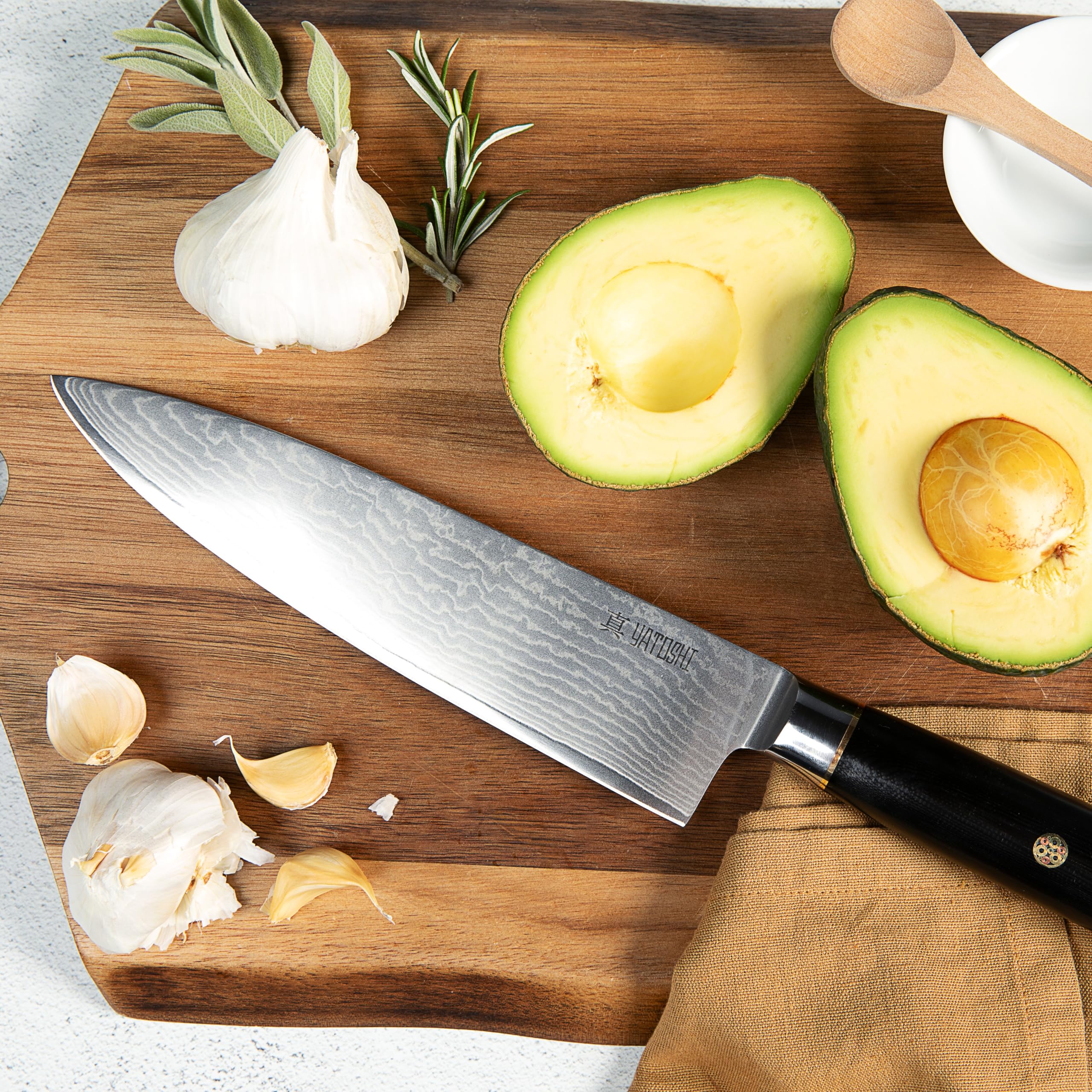 Yatoshi Knives présentation sur plan de travail élégante pour rangement ordonné