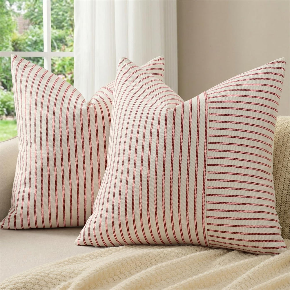 YCOLL housse devant montrant motif rouge et beige, ajoute chaleur festive