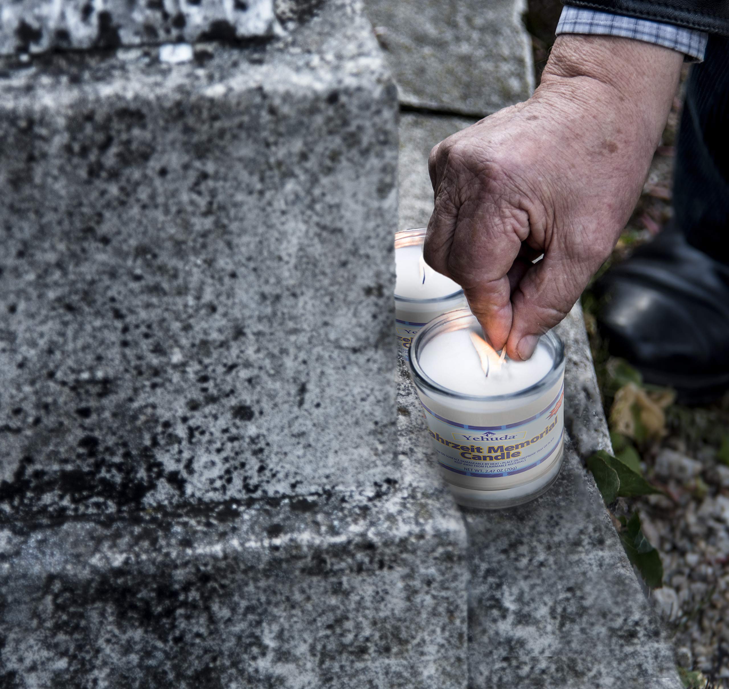 Yehuda usage cérémonie montrant convenance pour Yahrzeit et Yom Kippur