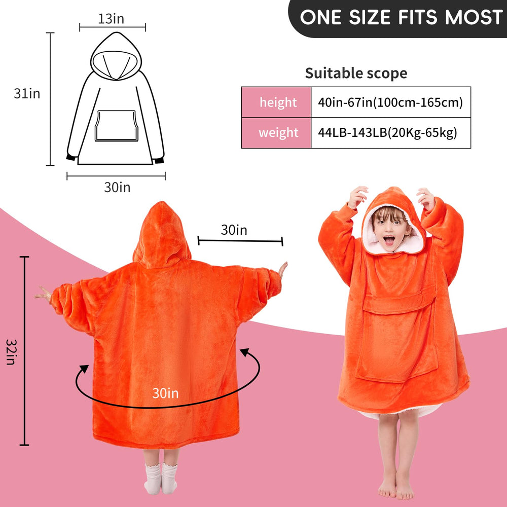 yescool enfant assis sur canapé portant le hoodie, confort pour détente