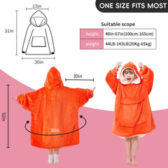 yescool enfant assis sur canapé portant le hoodie, confort pour détente